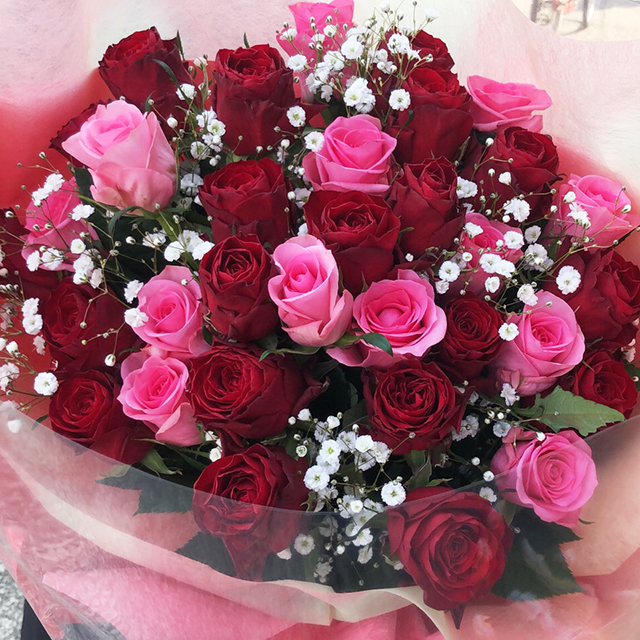 花束や生花も取り扱いがございます。ご相談ください。